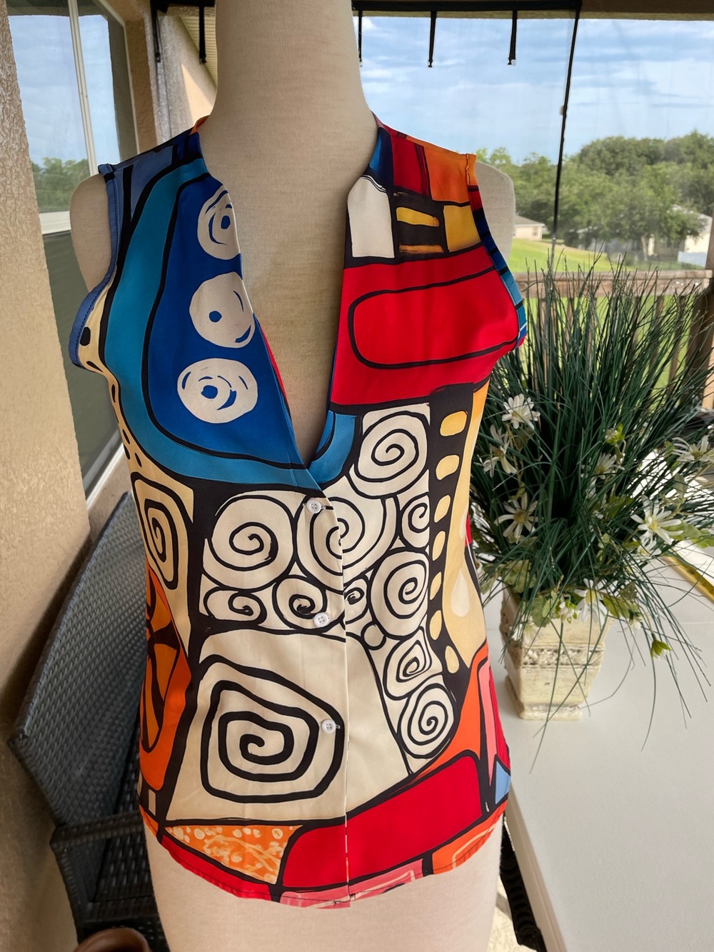 Womens Abstract Art Print Sleeveless Blouse Top Medium Boutique Colorful